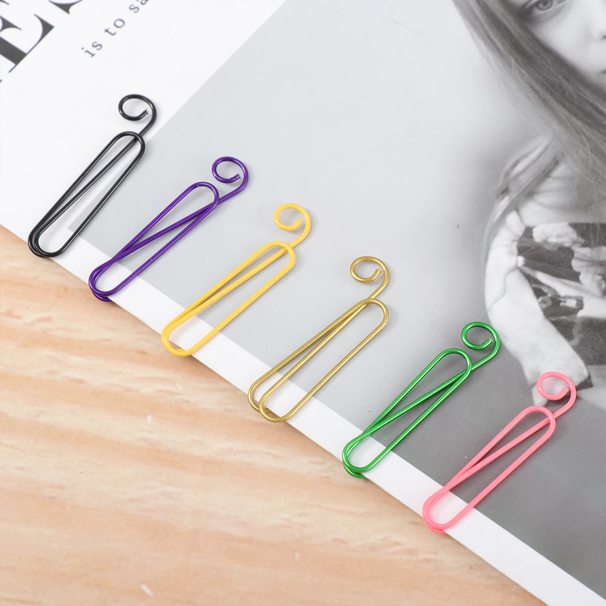 50pcs Colorful Note Shaped Paper Clips Creative Metal Bookmark Clips Adorable Drop Design Photo Note Holder Office Home School
50pcs Colorful Note Shaped Paper Clips Creative Metal Bookmark Clips Adorable Drop Design Photo Note Holder Office Home School