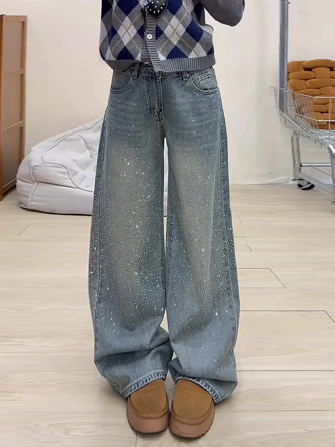 Spring 2026 Trendy Blue Rhinestone Decorated Loose Straight Leg Jeans High Waist Wide Leg Pants Women's Fashion Denim Trousers
Spring 2026 Trendy Blue Rhinestone Decorated Loose Straight Leg Jeans High Waist Wide Leg Pants Women's Fashion Denim Trousers