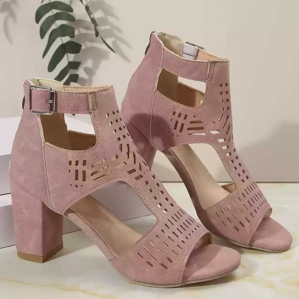 2025 spring new large size women's shoes Roman style hollow fashion chunky Versatile high heels sandals
2025 spring new large size women's shoes Roman style hollow fashion chunky Versatile high heels sandals