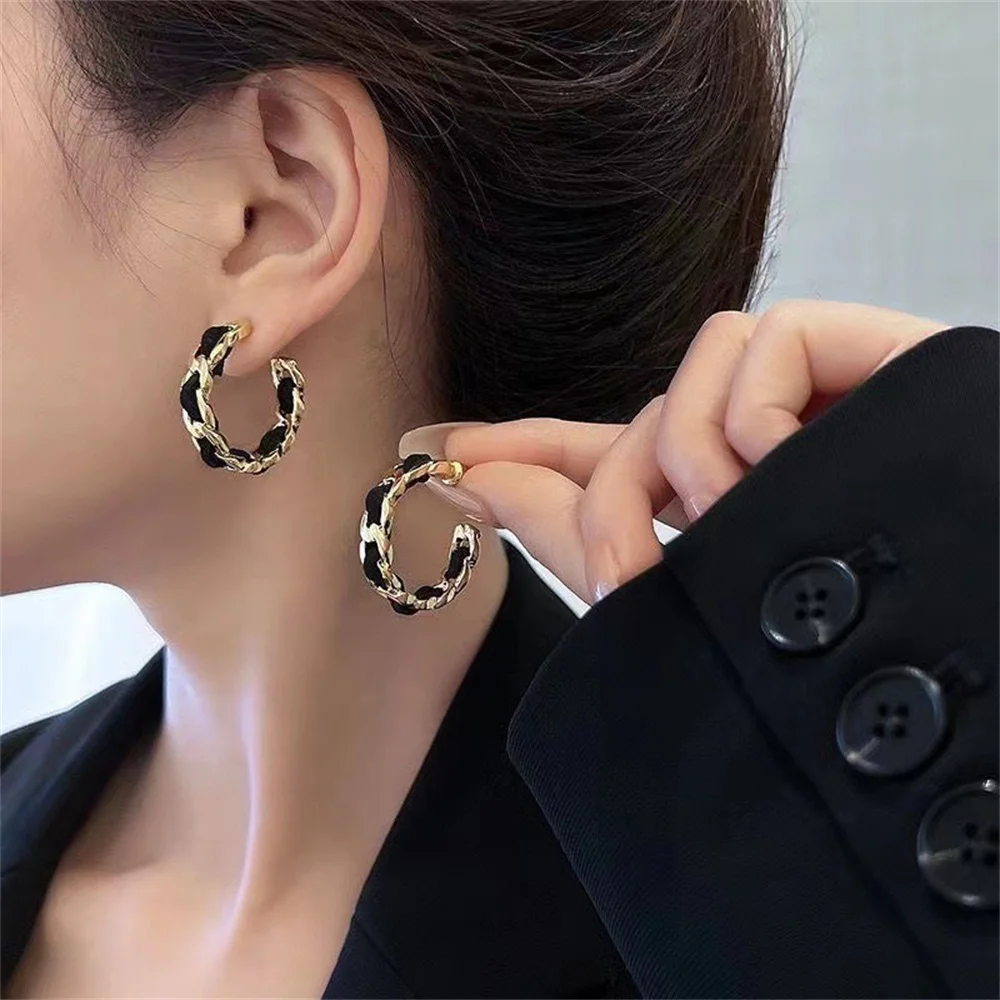 Exquisite Yarn Furry Geometry Women's Earrings Rings Fashion Luxury Metal Hollow Earrings For Woman Jewelry Accessorie Gift
Exquisite Yarn Furry Geometry Women's Earrings Rings Fashion Luxury Metal Hollow Earrings For Woman Jewelry Accessorie Gift