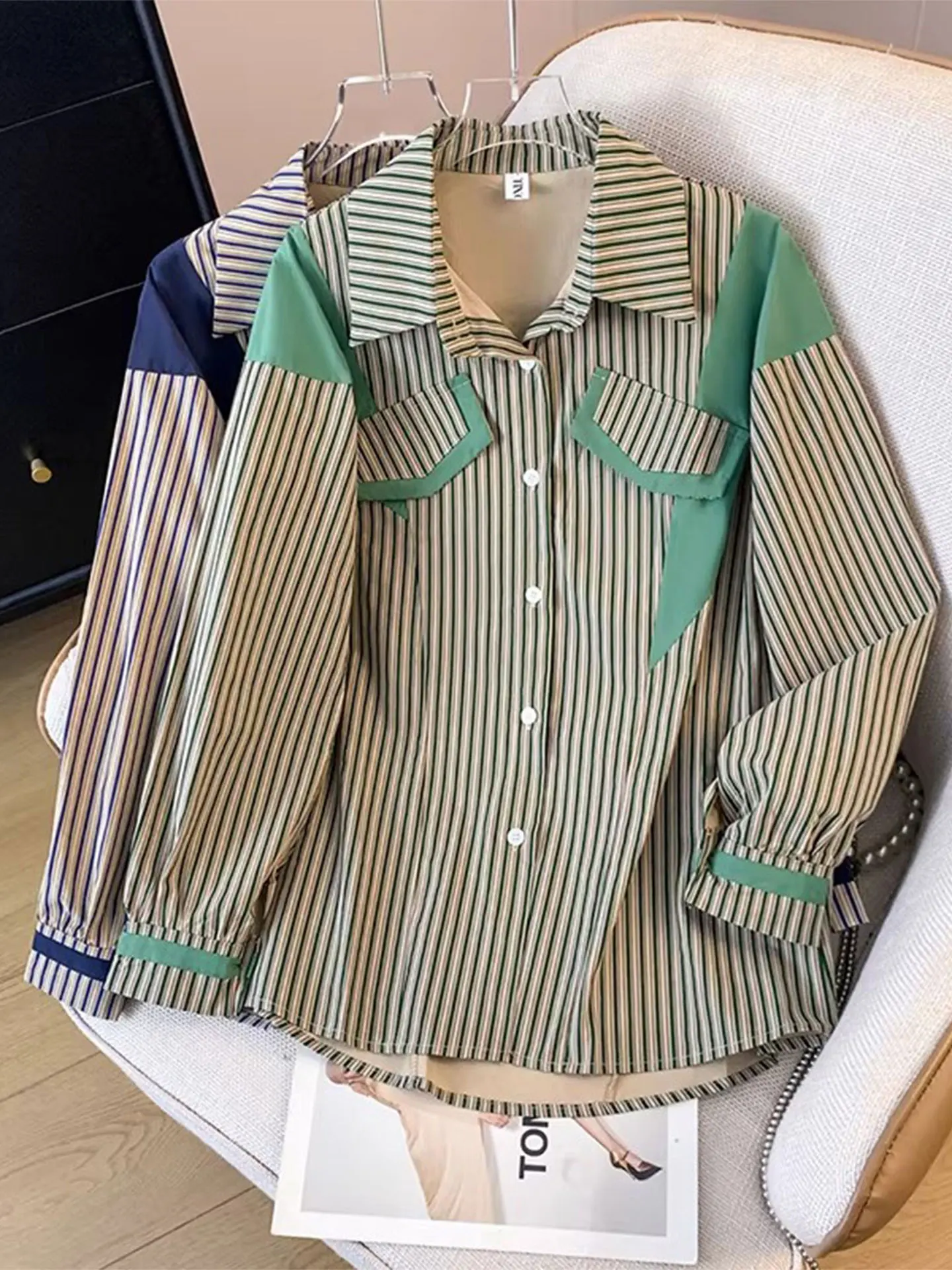 Fashionable Green Striped Long Sleeve Shirt Women's Spring 2026 Casual Loose Fit Elegant Ageless Top for Younger Look
Fashionable Green Striped Long Sleeve Shirt Women's Spring 2026 Casual Loose Fit Elegant Ageless Top for Younger Look