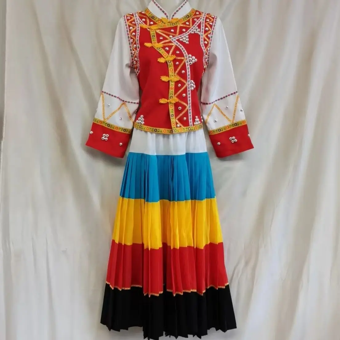 High-End Yi Costume Minority Dance Torch Festival Performance 2022 New Large Swing Skirt Opening
High-End Yi Costume Minority Dance Torch Festival Performance 2022 New Large Swing Skirt Opening