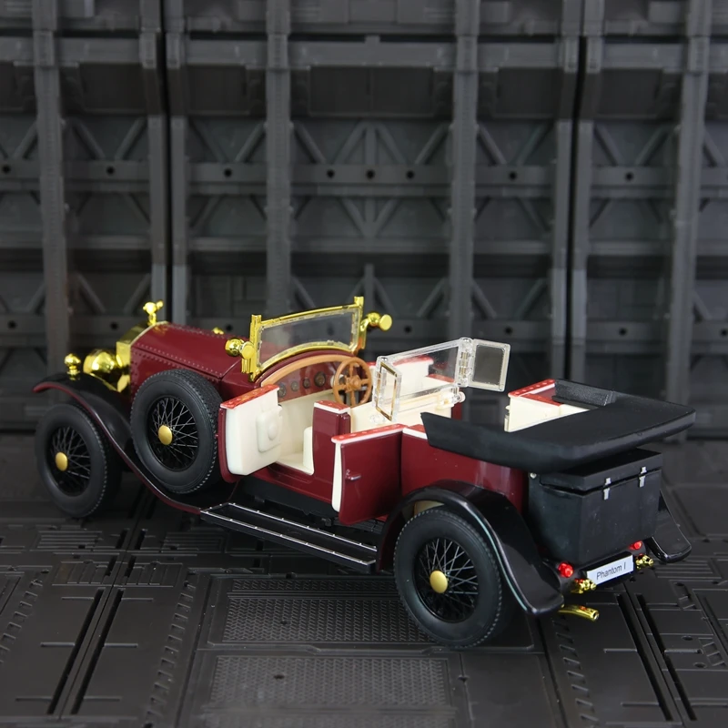 1:24 simulation first generation Rolls-Royce Phantom Alloy vintage classic car model rich in details finely crafted good quality
1:24 simulation first generation Rolls-Royce Phantom Alloy vintage classic car model rich in details finely crafted good quality