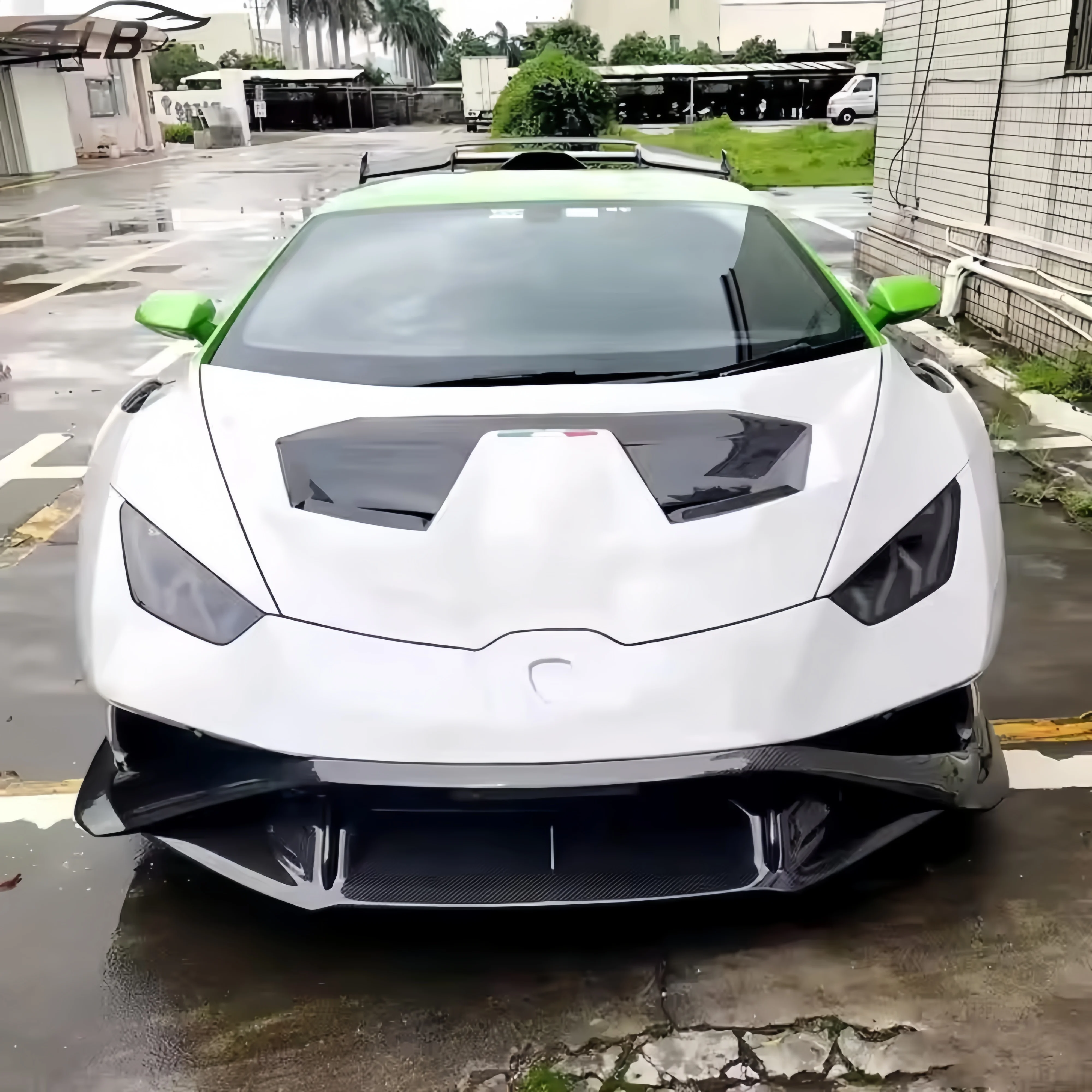 Высококачественная отделка переднего капота из сухого углеродного волокна в стиле OEM, подходит для установки Lamborghini Huracan STO
Высококачественная отделка переднего капота из сухого углеродного волокна в стиле OEM, подходит для установки Lamborghini Huracan STO