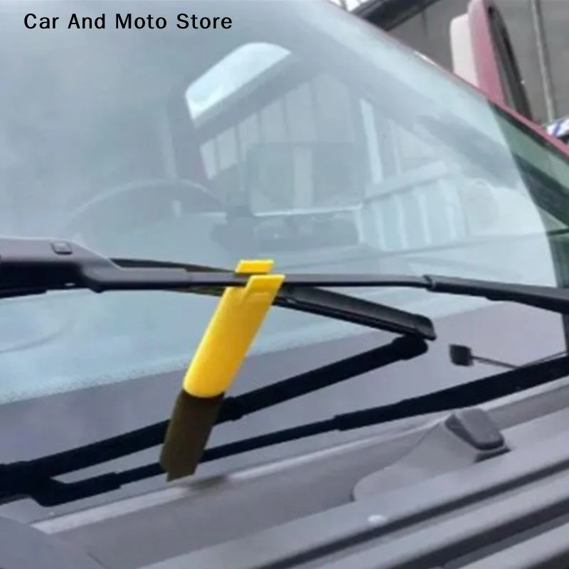 【CMO】Car Wiper Blade Stand Windshield Wiper Separator Lifter Holder Antifreeze Snow Ice Protector
【CMO】Car Wiper Blade Stand Windshield Wiper Separator Lifter Holder Antifreeze Snow Ice Protector