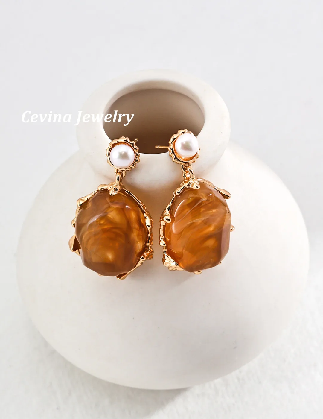 Sterling Silver Vintage Earrings for Women Natural Pearl Resin Pendant Elegant Hanging Earrings
Sterling Silver Vintage Earrings for Women Natural Pearl Resin Pendant Elegant Hanging Earrings