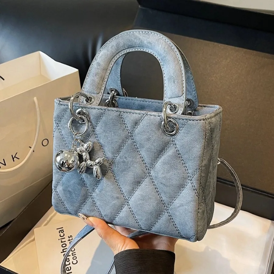 New fashion rhombus embroidery line women's bag senior sense of hundred senior temperament crossbody bag leisure handbag
New fashion rhombus embroidery line women's bag senior sense of hundred senior temperament crossbody bag leisure handbag