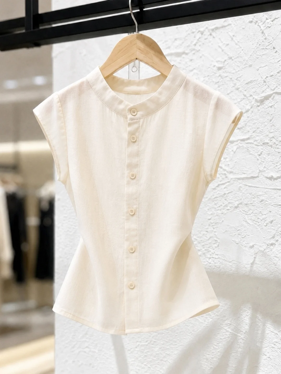 Elegant Single-Button Short-Sleeve Shirt Versatile Korean Style Commute Fashion Women's Top Quality Silk Material Straight Cut
Elegant Single-Button Short-Sleeve Shirt Versatile Korean Style Commute Fashion Women's Top Quality Silk Material Straight Cut
