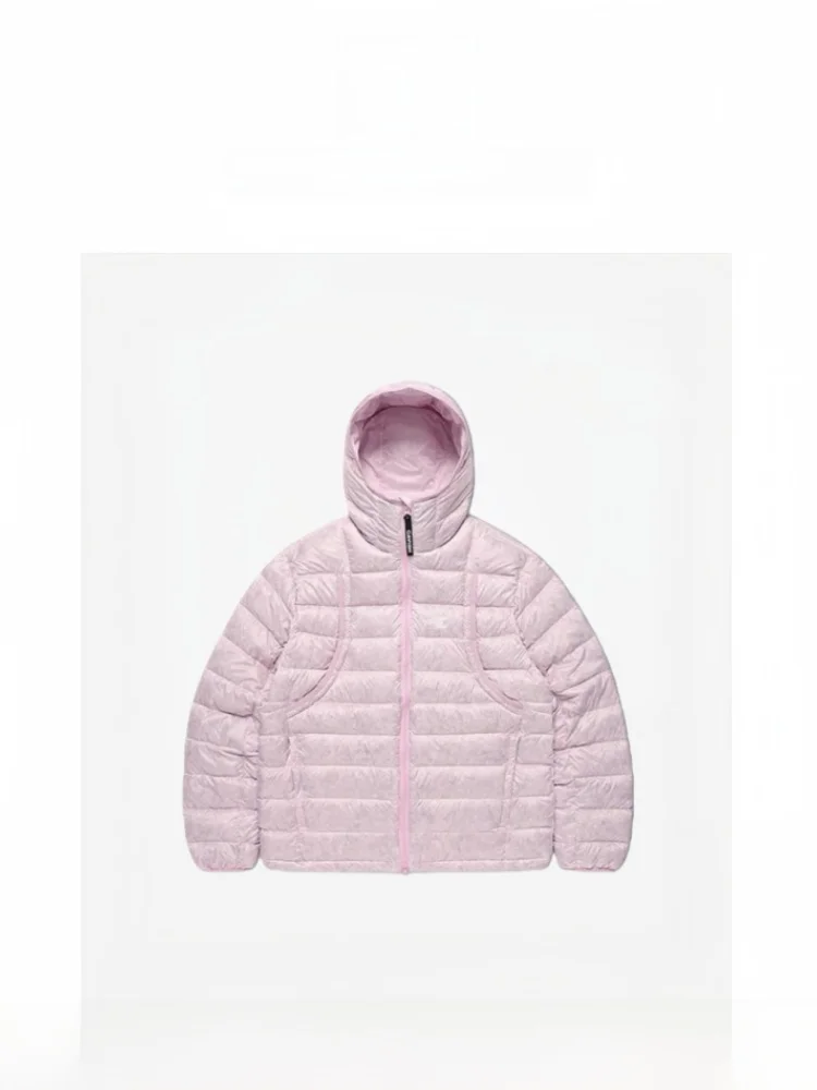 Женская удлиненная куртка-пуховик Barnnet с вышитыми буквами, 90% пуха, с капюшоном, ветрозащитная, с воротником-стойкой, глянцевая поверхность, длинный рукав
Женская удлиненная куртка-пуховик Barnnet с вышитыми буквами, 90% пуха, с капюшоном, ветрозащитная, с воротником-стойкой, глянцевая поверхность, длинный рукав