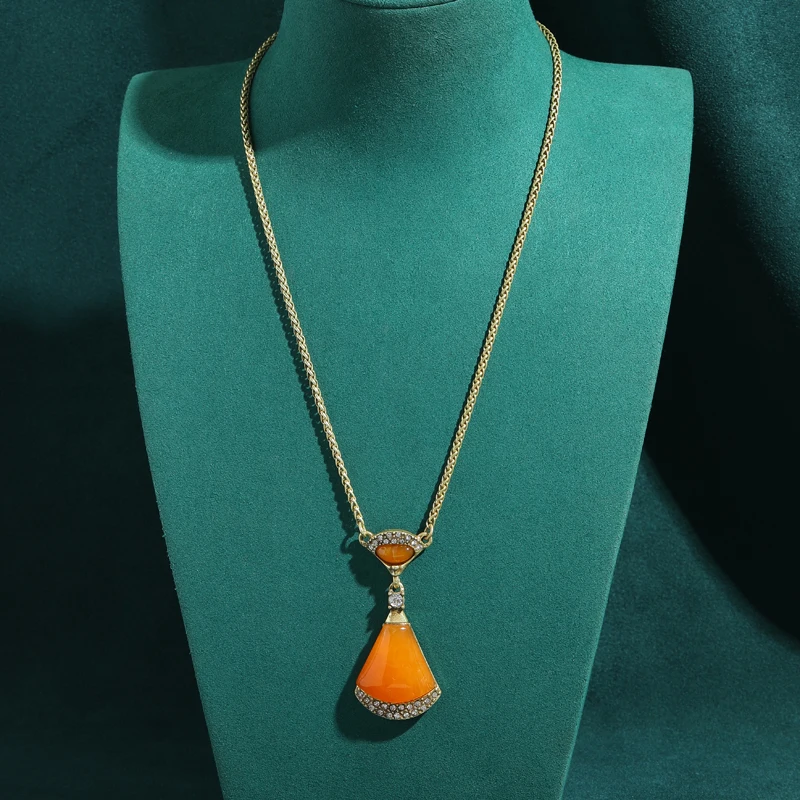 Vintage Luxury Beeswax Yellow Pendent Necklaces Natural Stone Water Drop Design Gold Plated Jewelry For Mother's Day Gifts Trend
Vintage Luxury Beeswax Yellow Pendent Necklaces Natural Stone Water Drop Design Gold Plated Jewelry For Mother's Day Gifts Trend
