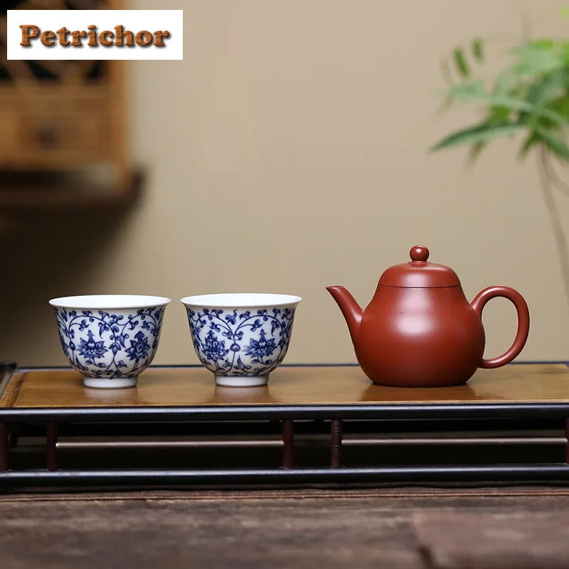 Yixing Purple Clay Teapots Handmade Pyriform Pot 1 Pot 2 Cups Raw Ore Zhu Mud Kettle With Infuser Zisha Tea Set Blue And White
Yixing Purple Clay Teapots Handmade Pyriform Pot 1 Pot 2 Cups Raw Ore Zhu Mud Kettle With Infuser Zisha Tea Set Blue And White