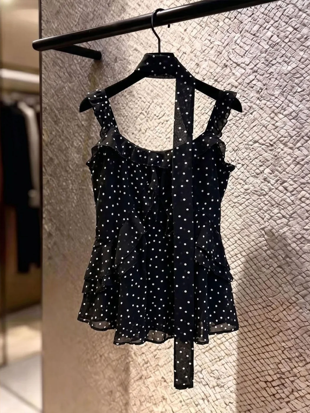 Black Polka Dot Sash Strapless Vest Women's Fashionable Ruffle Design Top Summer New Arrival Sleeveless Commute Style Short L...
Black Polka Dot Sash Strapless Vest Women's Fashionable Ruffle Design Top Summer New Arrival Sleeveless Commute Style Short L...