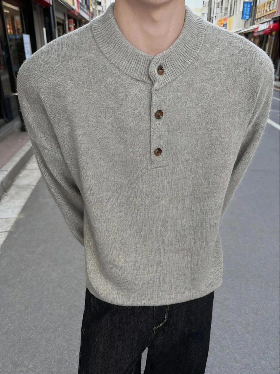 Мужской осенний модный повседневный свитер Light ey Henry Collar из трикотажа в американском ретро-стиле с длинными рукавами и широкими плечами
Мужской осенний модный повседневный свитер Light ey Henry Collar из трикотажа в американском ретро-стиле с длинными рукавами и широкими плечами