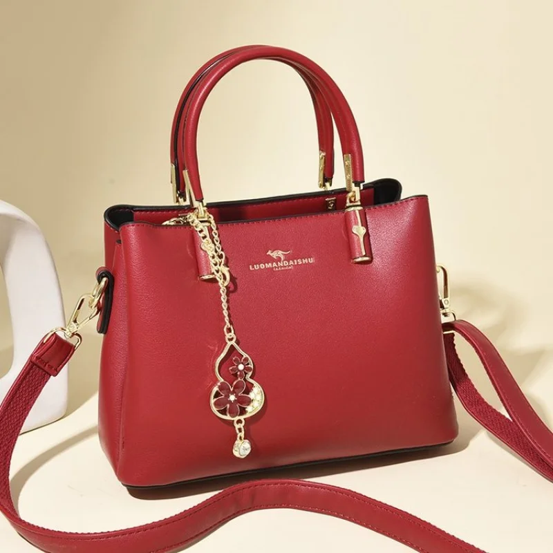 Женская большая сумка из кожи с ромбовидным принтом и повседневным винтажным парижским стилем
Женская большая сумка из кожи с ромбовидным принтом и повседневным винтажным парижским стилем 