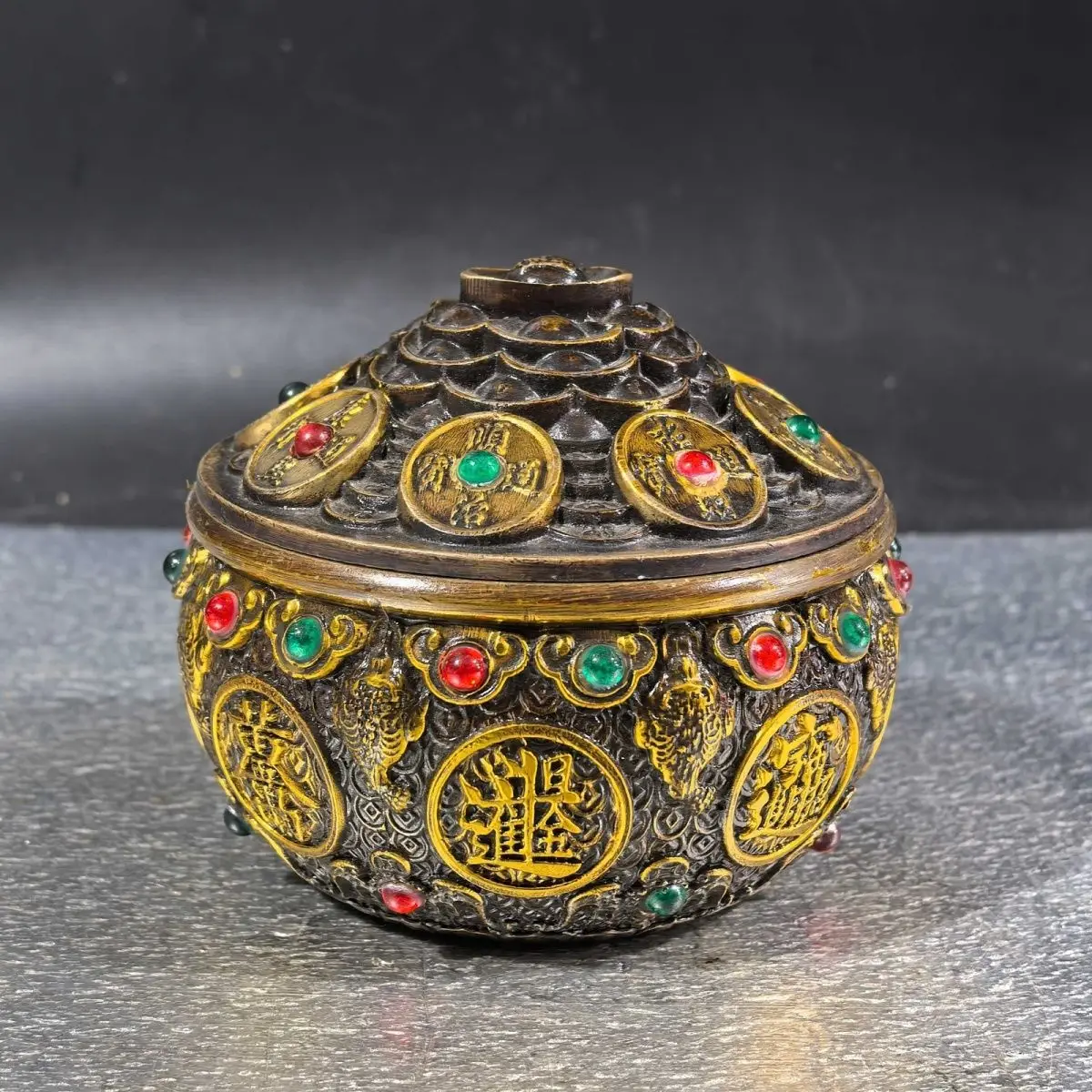 Pure copper gilt toad jar cornucopia with lid to attract wealth and treasure every day, gold money bag money tank ornament
Pure copper gilt toad jar cornucopia with lid to attract wealth and treasure every day, gold money bag money tank ornament