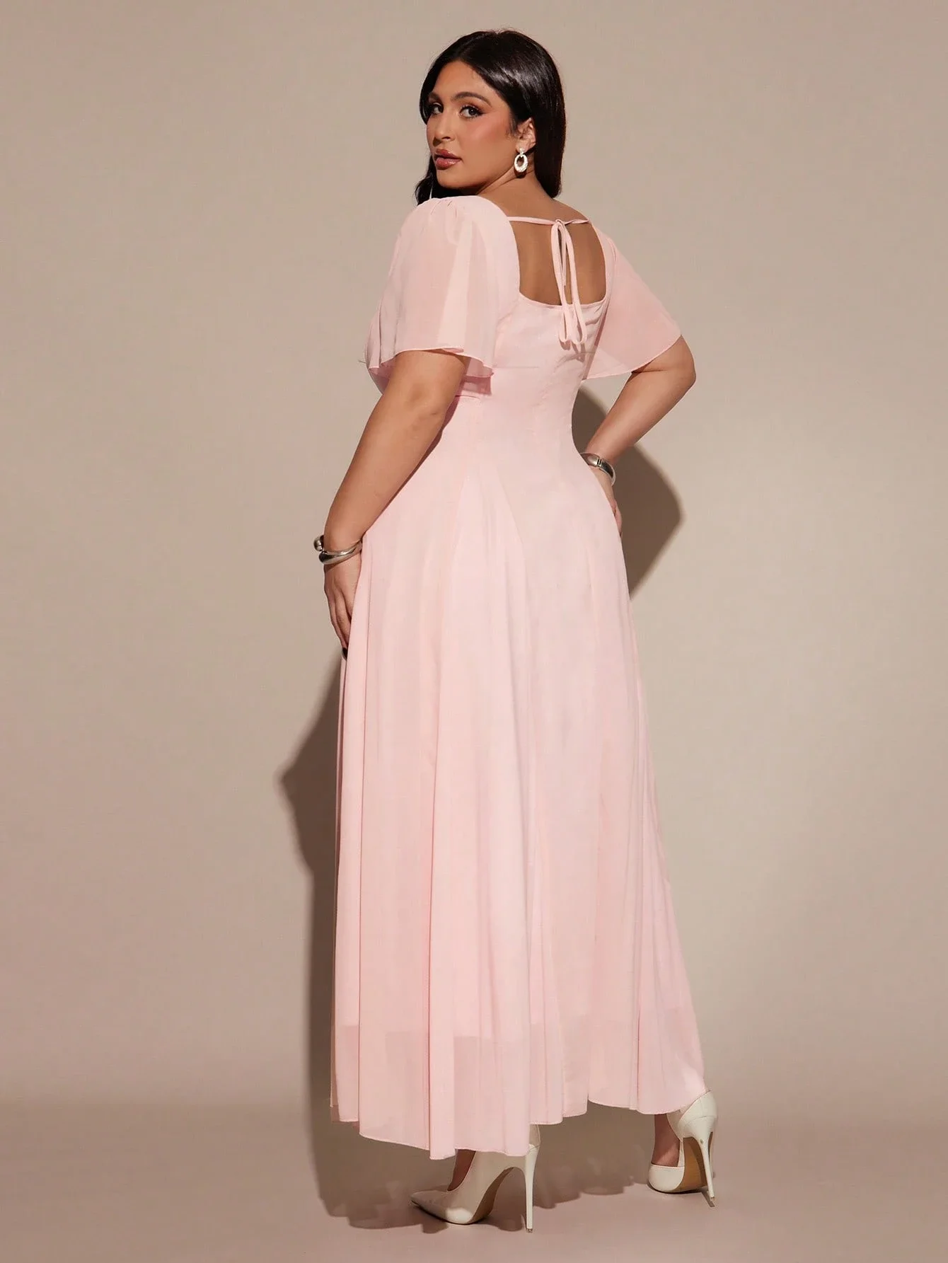 Plus Size Solid Color Elegant Short Sleeve Floor Length Dress For Women
Plus Size Solid Color Elegant Short Sleeve Floor Length Dress For Women