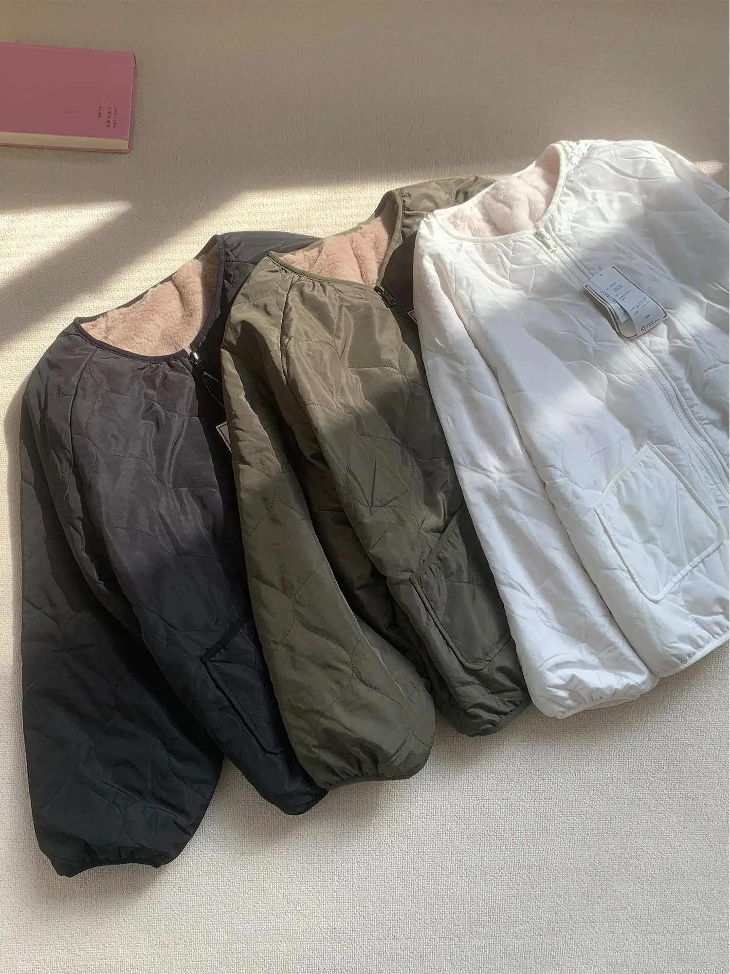 Ультрамягкая пушистая двусторонняя хлопковая куртка Super Warm Commute Sle Loose Fit Regular Sve Long ort Length
Ультрамягкая пушистая двусторонняя хлопковая куртка Super Warm Commute Sle Loose Fit Regular Sve Long ort Length