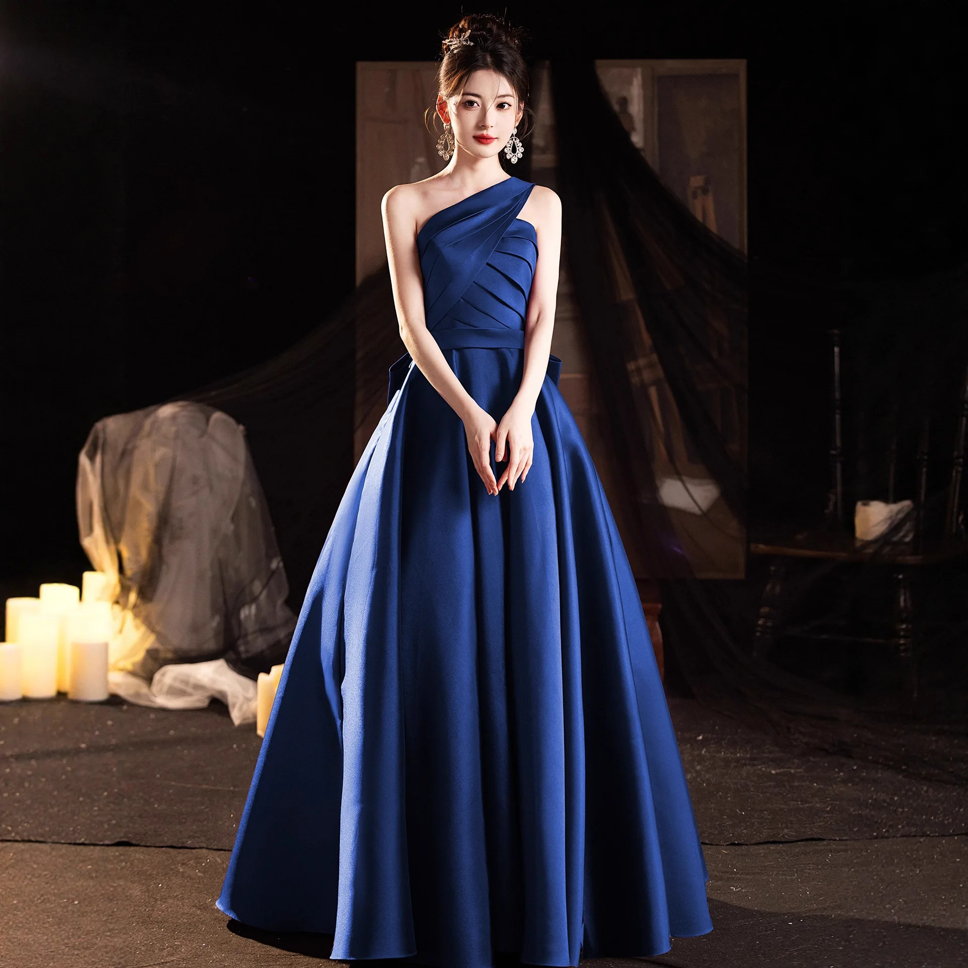 Women's One-Shoulder Satin Costume 2026 New Banquet Temperament Host Long Art Exam Adult Evening Dress
Women's One-Shoulder Satin Costume 2026 New Banquet Temperament Host Long Art Exam Adult Evening Dress