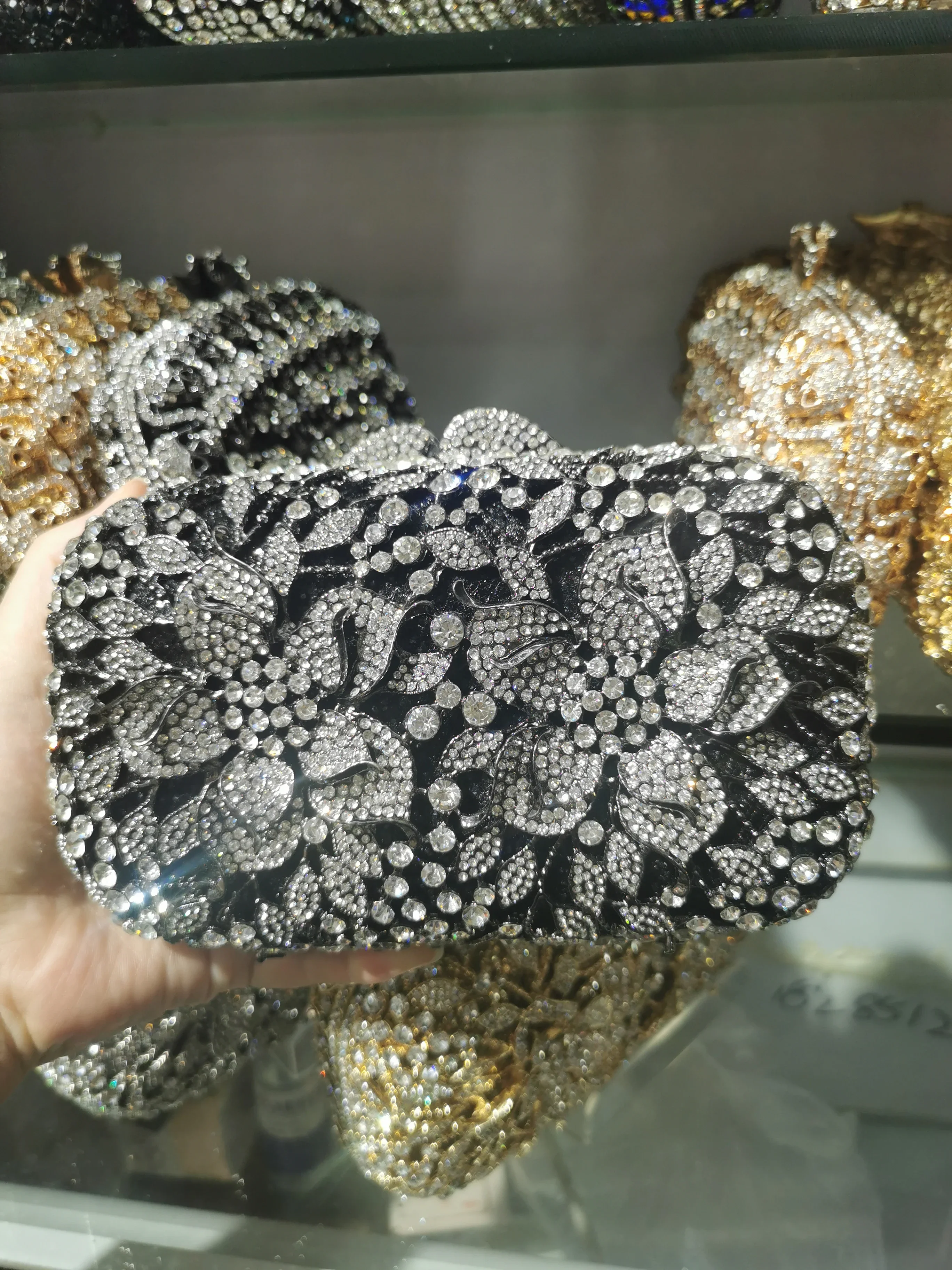 XIYUAN Champagne Flower Crystal Clutch Evening Bags Stones Purse Bag Women Formal Dinner Handbag Wedding Bridal Purses Handbags
XIYUAN Champagne Flower Crystal Clutch Evening Bags Stones Purse Bag Women Formal Dinner Handbag Wedding Bridal Purses Handbags