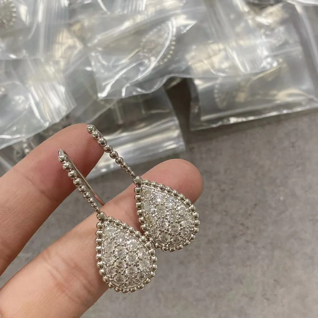 2024 Fashion S925 Water Drop Luxury Fashion Women's Earrings Shining Simple Romantic Party Wedding Jewelry Birthday Gift
2024 Fashion S925 Water Drop Luxury Fashion Women's Earrings Shining Simple Romantic Party Wedding Jewelry Birthday Gift