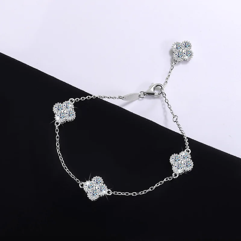 S925 Silver Four Leaf Grass Diamond Bracelet Full D Moissanite Adjustable Chain Wedding Engagement Party Women Birthday Gift
S925 Silver Four Leaf Grass Diamond Bracelet Full D Moissanite Adjustable Chain Wedding Engagement Party Women Birthday Gift