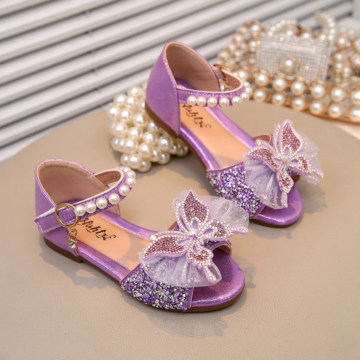 New Summer Kids Open-Toe Sandals Middle Child Princess Sandals Children Soft-Soled Casual Shoes Girls Performance Stage Shoes
New Summer Kids Open-Toe Sandals Middle Child Princess Sandals Children Soft-Soled Casual Shoes Girls Performance Stage Shoes