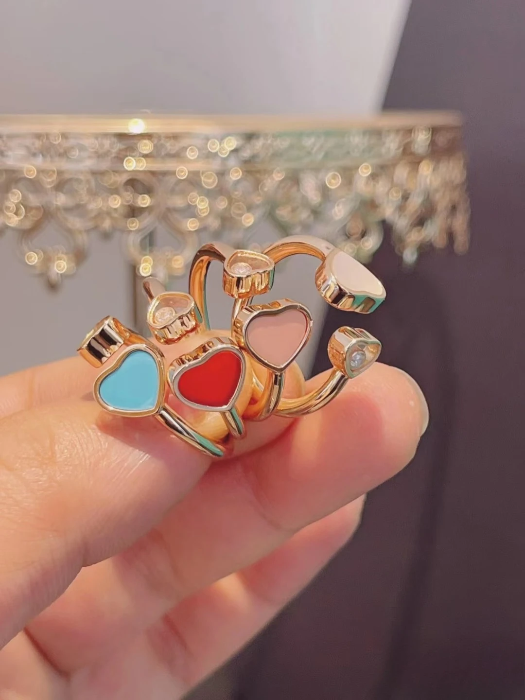 Модные ювелирные изделия 2025 Новое женское кольцо Happy Love с жемчугом 2025 года, золото 18 карат с подвижным бриллиантом, светло-роскошный стиль
Модные ювелирные изделия 2025 Новое женское кольцо Happy Love с жемчугом 2025 года, золото 18 карат с подвижным бриллиантом, светло-роскошный стиль