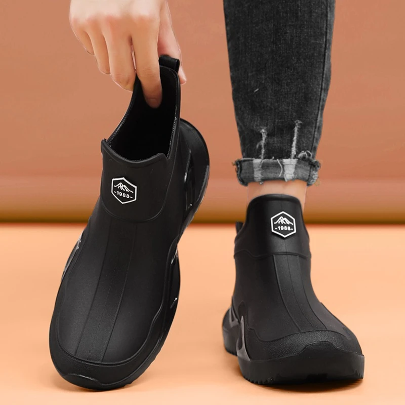 Мужские резиновые сапоги, разноцветные, плоские, водонепроницаемые и нескользящие, удобные, с круглым носком, профессиональные.
Мужские резиновые сапоги, разноцветные, плоские, водонепроницаемые и нескользящие, удобные, с круглым носком, профессиональные.