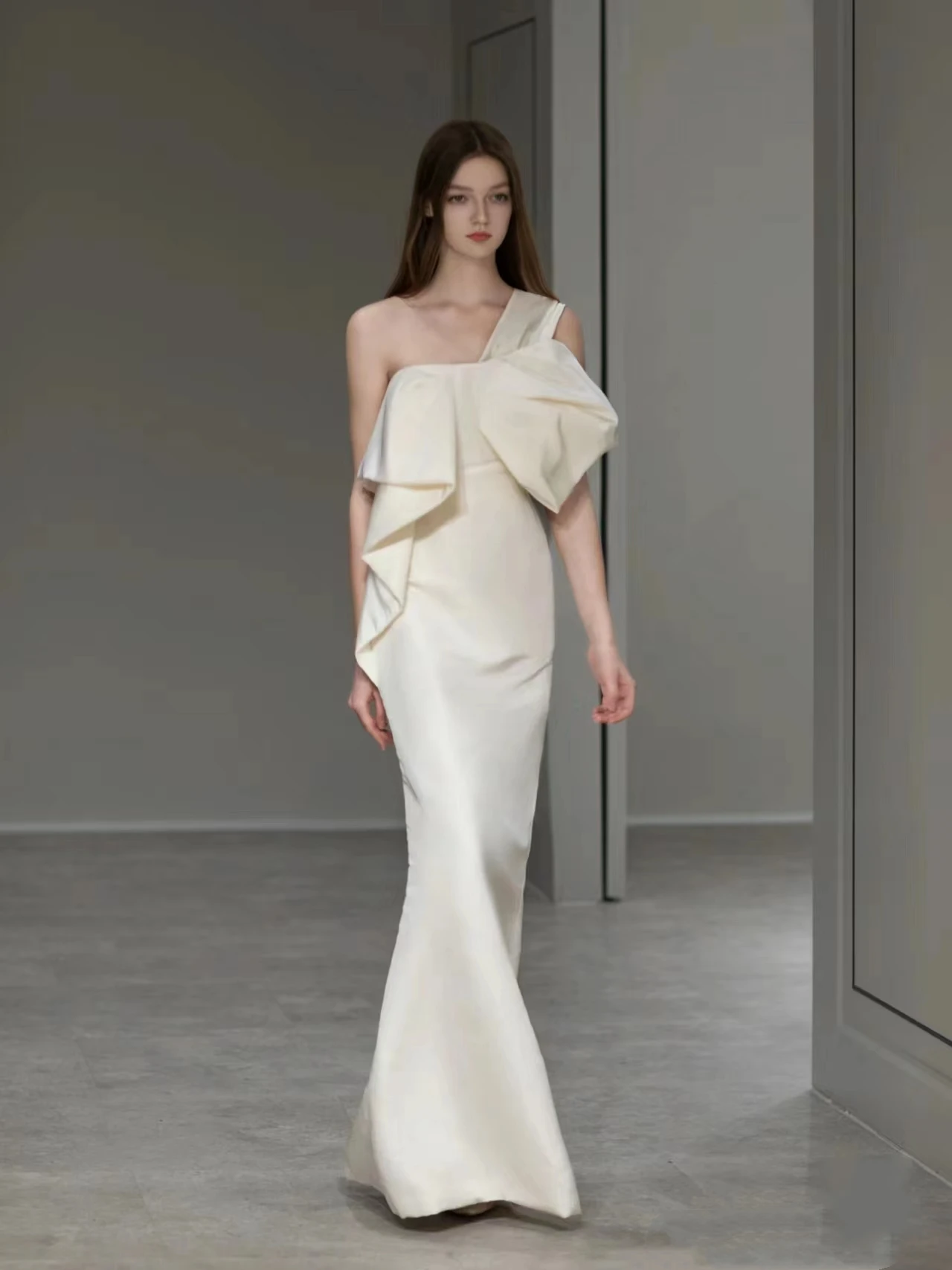 Elegant Satin Wedding Dresses One Shoulder Mermaid Satin Bow Bridal Gowns Sleeveless Robes For Bride 2024 Vestidos De Novia 2023
Elegant Satin Wedding Dresses One Shoulder Mermaid Satin Bow Bridal Gowns Sleeveless Robes For Bride 2024 Vestidos De Novia 2023