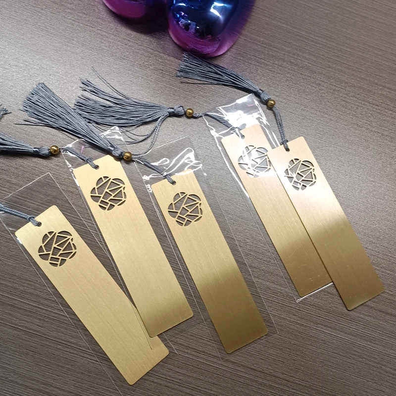 30pcs wedding favor and gift bookmark metal customized PLACE card birthday gifts golden bookmarks with tassel
30pcs wedding favor and gift bookmark metal customized PLACE card birthday gifts golden bookmarks with tassel