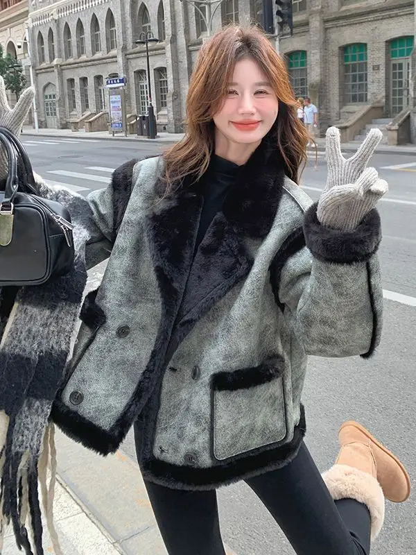 Женская зимняя утепленная куртка из овечьей шерсти в корейском стиле, мотоциклетная одежда, мягкая, с интегрированной кожей и мехом
Женская зимняя утепленная куртка из овечьей шерсти в корейском стиле, мотоциклетная одежда, мягкая, с интегрированной кожей и мехом