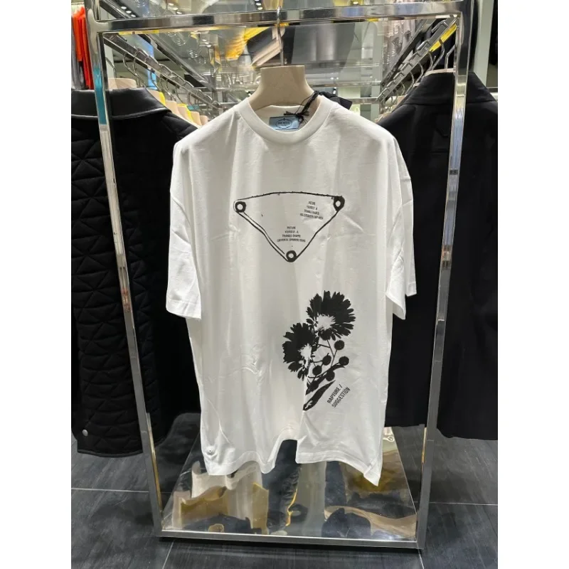 Trendy Korean top Comfortable 100% cotton printed T-shirt New white triangle monogram printed short sleeve T-shirt
Trendy Korean top Comfortable 100% cotton printed T-shirt New white triangle monogram printed short sleeve T-shirt