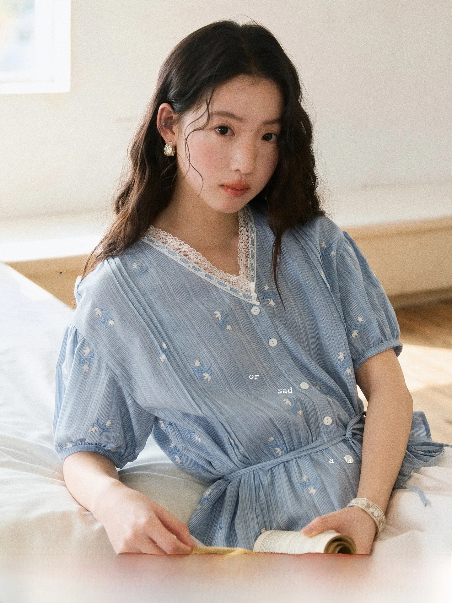 Blue Striped Floral Embroidery Belted Shirt Women's Loose Fit Cotton French Style Shirt Wet Sweat Absorbent Thin Short Sleeve
Blue Striped Floral Embroidery Belted Shirt Women's Loose Fit Cotton French Style Shirt Wet Sweat Absorbent Thin Short Sleeve
