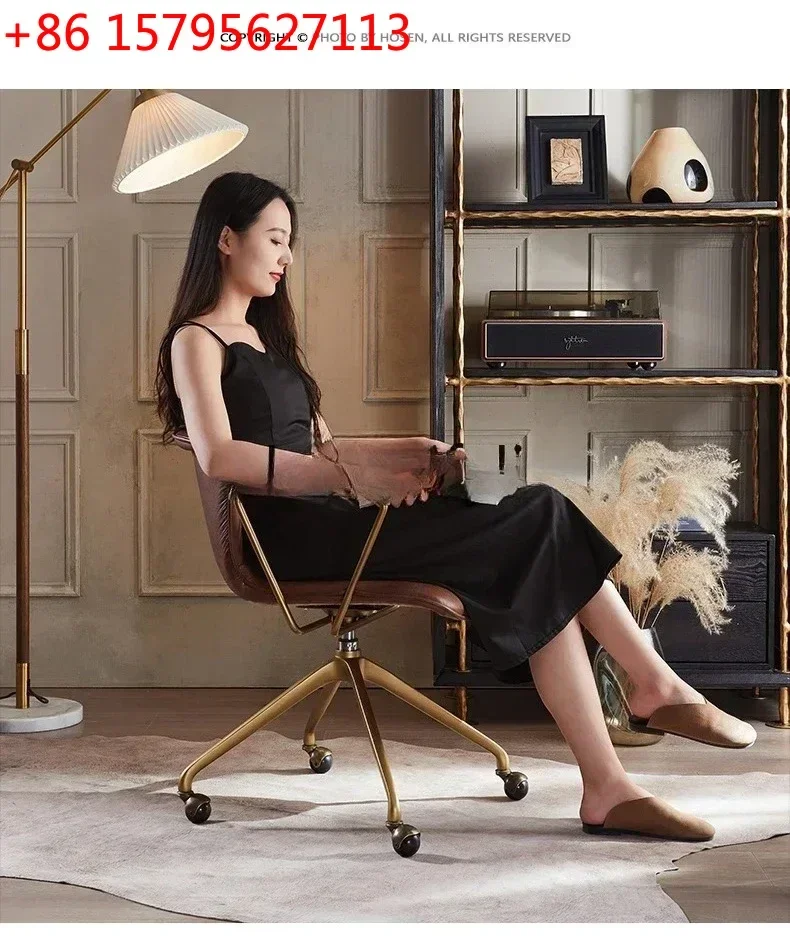 Скандинавское современное офисное кресло из натуральной кожи (первый слой), ретро-стиль, ностальгическое, в индустриальном стиле, железное, компьютерное, поворотное, на колесиках.
Скандинавское современное офисное кресло из натуральной кожи (первый слой), ретро-стиль, ностальгическое, в индустриальном стиле, железное, компьютерное, поворотное, на колесиках.