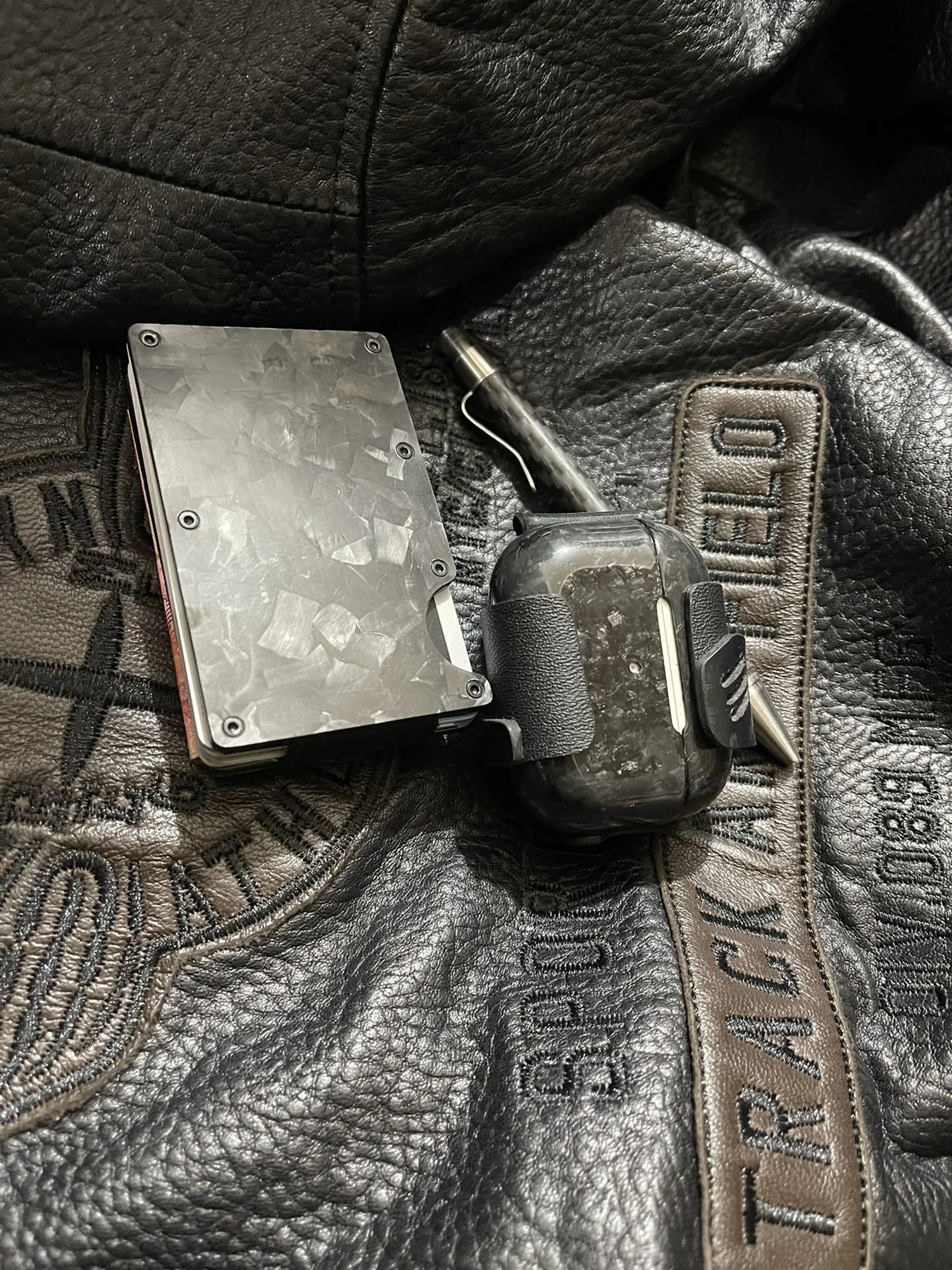 Tactical Quick Draw Kydex Holster for AirPods Pro 1/2 | No Carbon Fiber Shell & Non-Leather Case | Titanium Belt Clip
Tactical Quick Draw Kydex Holster for AirPods Pro 1/2 | No Carbon Fiber Shell & Non-Leather Case | Titanium Belt Clip