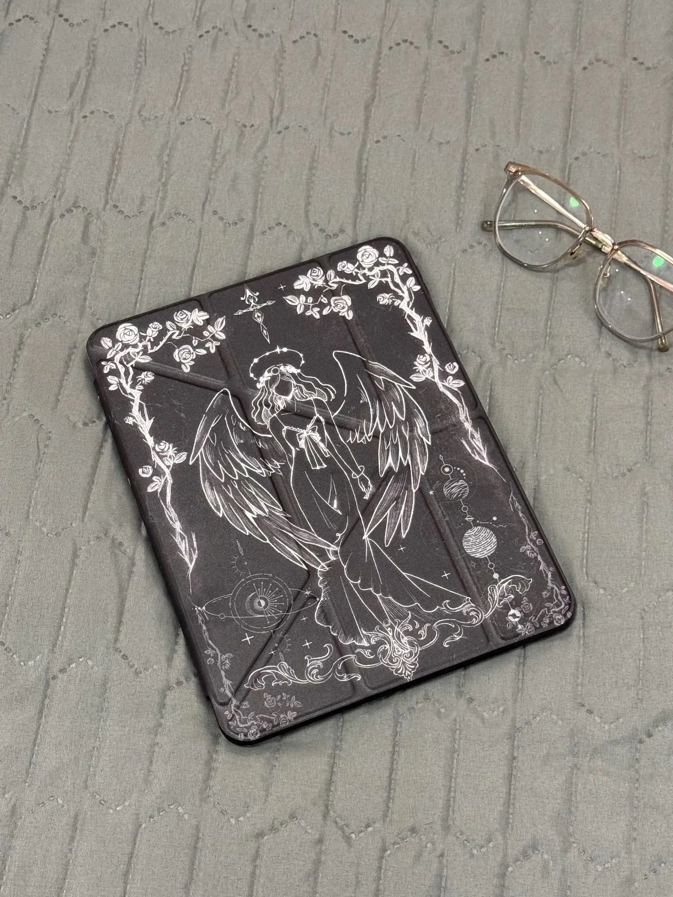 【3+Y Type】Suitable for iPad protective cases, made of anti-bending acrylic material
【3+Y Type】Suitable for iPad protective cases, made of anti-bending acrylic material