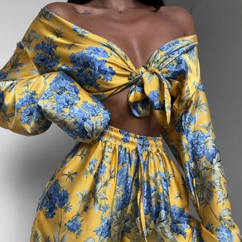 Spring Autumn Women Two Piece Set Satin Pajamas Set Elegant Floral Print Shirt + Wide Leg Pants Loungewear Sleepwear INS Outfits
Spring Autumn Women Two Piece Set Satin Pajamas Set Elegant Floral Print Shirt + Wide Leg Pants Loungewear Sleepwear INS Outfits