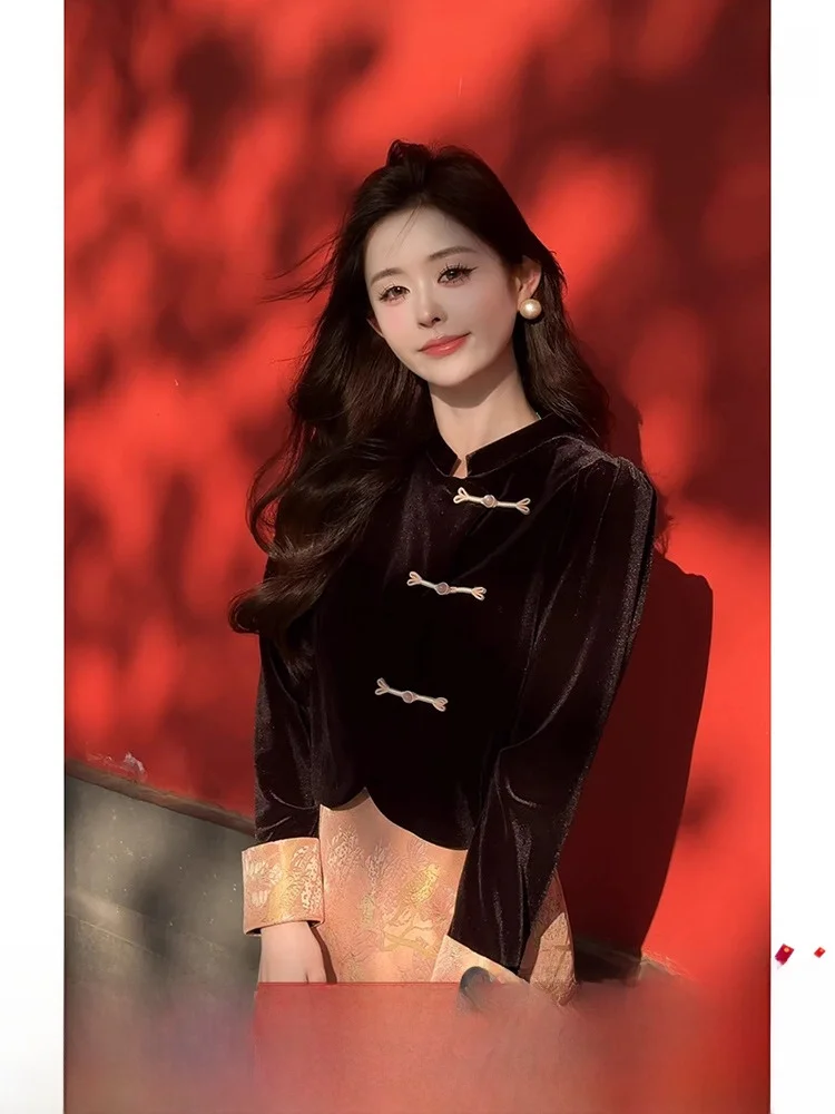 Новый комплект Ele из двух предметов в китайском стиле с топом и юбкой от QiQiVeryMango Spring 2026, полиэфирное волокно премиум-класса
Новый комплект Ele из двух предметов в китайском стиле с топом и юбкой от QiQiVeryMango Spring 2026, полиэфирное волокно премиум-класса