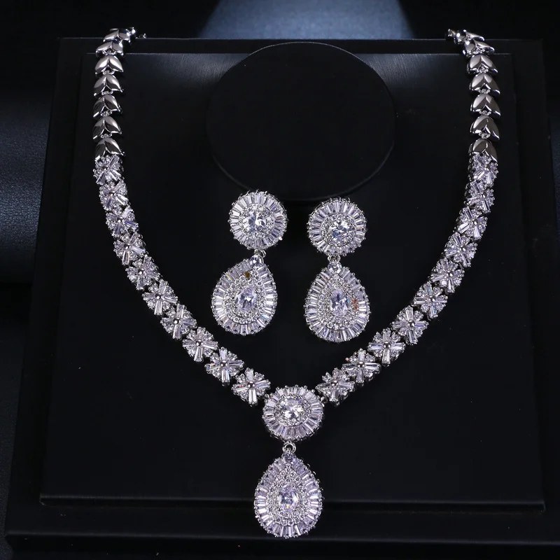 Minimal Luxury Statement European Bridal Jewelry Set , Oversized Elegant CZ Accessories for Wedding Formal Evening Gown Outfits
Minimal Luxury Statement European Bridal Jewelry Set , Oversized Elegant CZ Accessories for Wedding Formal Evening Gown Outfits