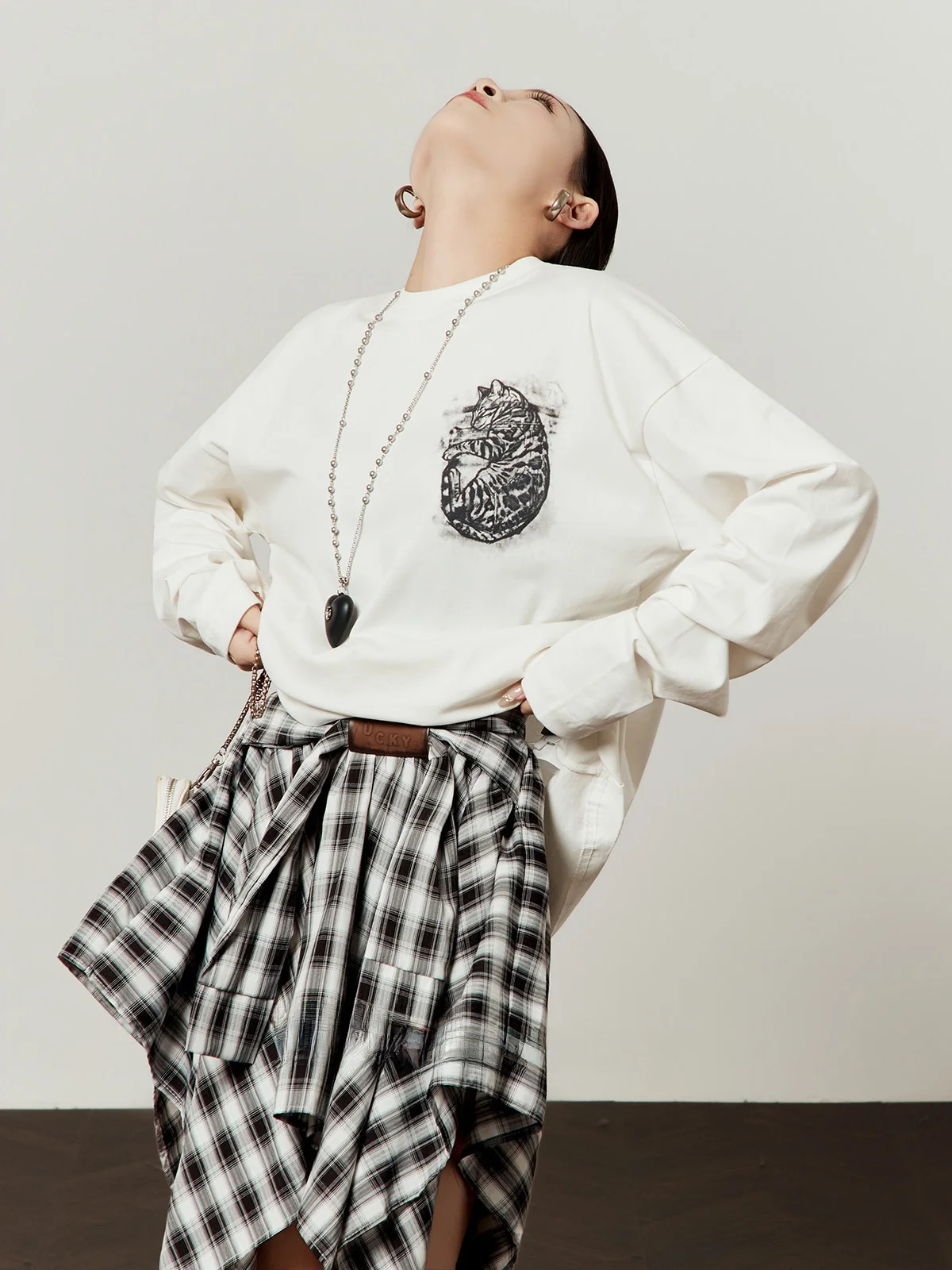 Loose Casual White T-Shirt Women's Spring New Style Zhou Li Wu Sleep Printed Top Comfortable Long Sleeve round Neck Shirt
Loose Casual White T-Shirt Women's Spring New Style Zhou Li Wu Sleep Printed Top Comfortable Long Sleeve round Neck Shirt