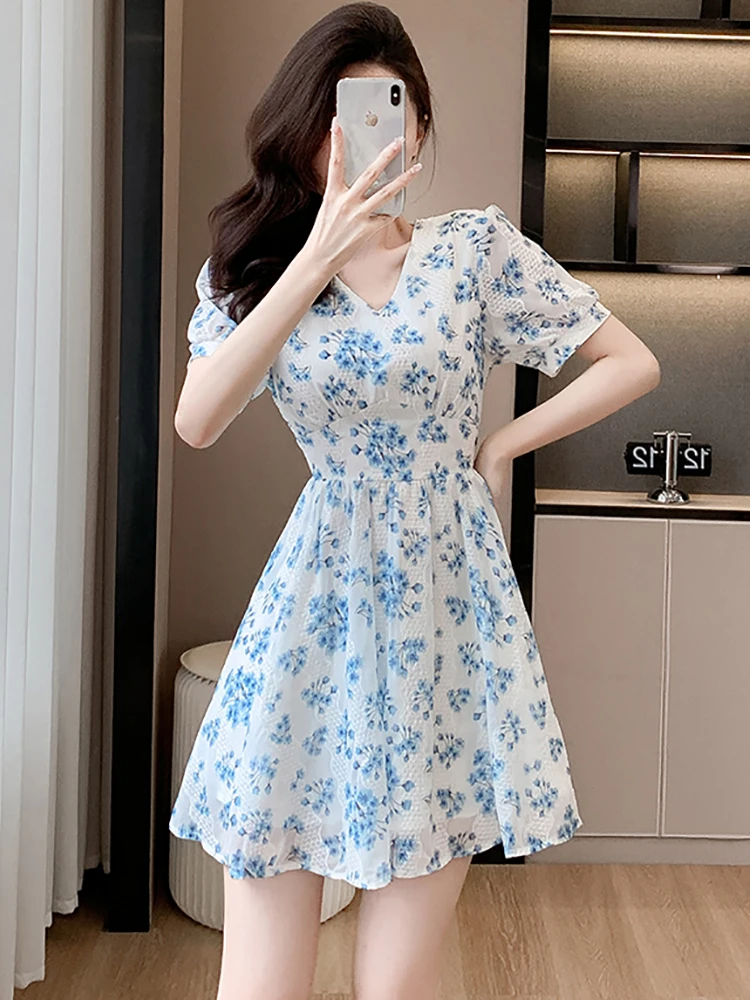 White Jacquar Chiffon Blue Floral Elegant Women's Dress 2025 New Korean Casual Short Dress Summer Fashion Bodycon Festival Dress
White Jacquar Chiffon Blue Floral Elegant Women's Dress 2025 New Korean Casual Short Dress Summer Fashion Bodycon Festival Dress