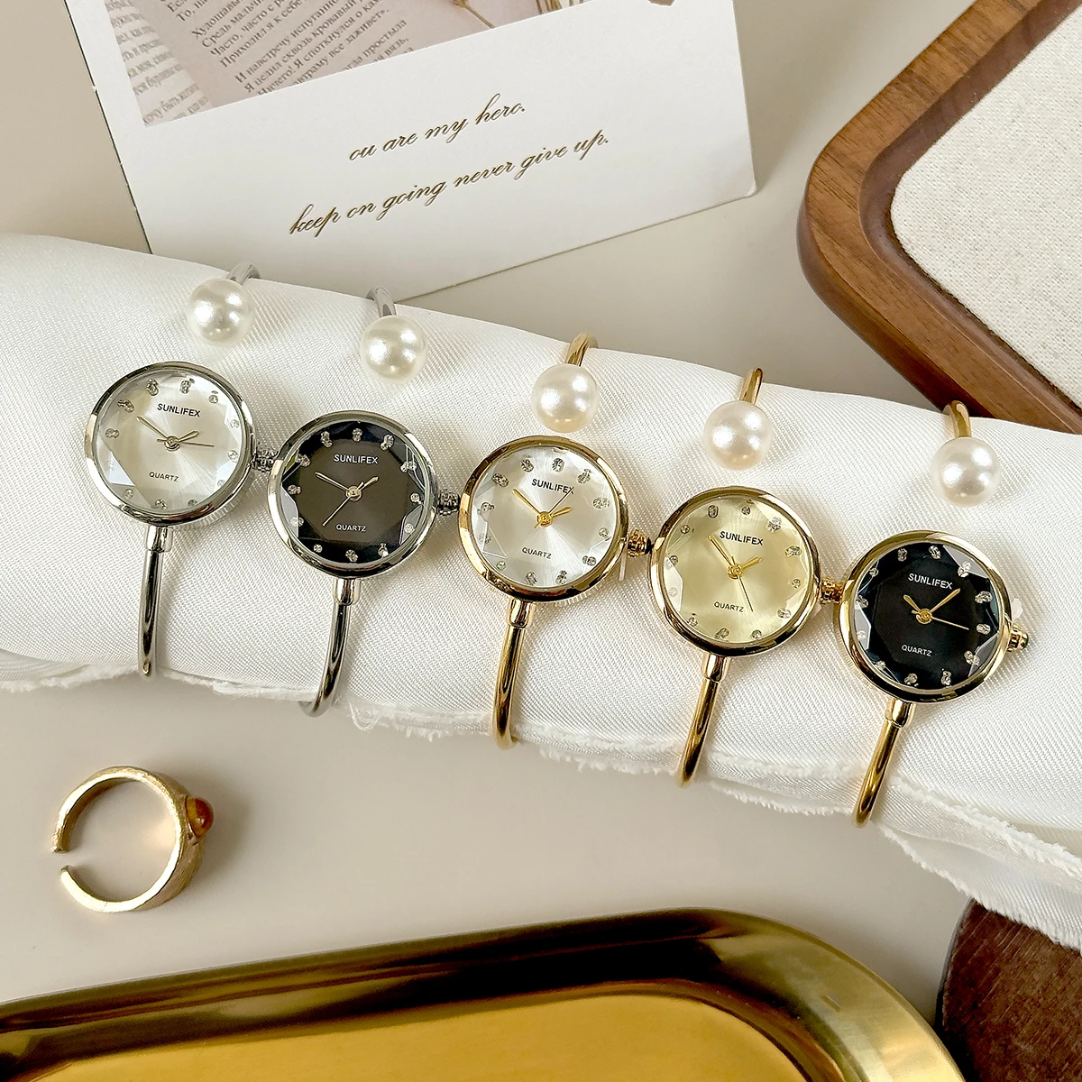 SUNLIFEX Luxury Gold Pearl Bracelet Quartz Watch For Women Small Diamond Dial Bangle Wristwatch Ladies Clock Watches Reloj Mujer
SUNLIFEX Luxury Gold Pearl Bracelet Quartz Watch For Women Small Diamond Dial Bangle Wristwatch Ladies Clock Watches Reloj Mujer