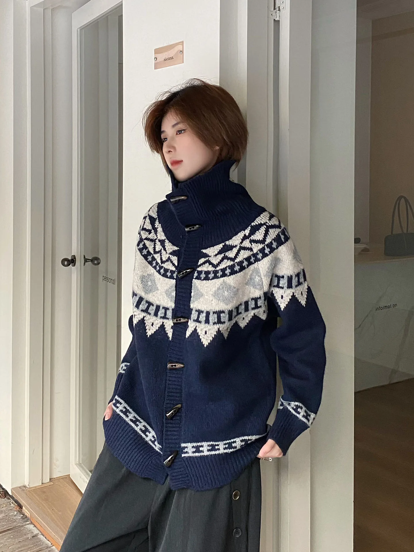 High Collar Knitted Sweater Ja1 Fair Isle Texture Loose Fit Male Model Winter Season Long Sleeve Cardigan Polyester Blend
High Collar Knitted Sweater Ja1 Fair Isle Texture Loose Fit Male Model Winter Season Long Sleeve Cardigan Polyester Blend
