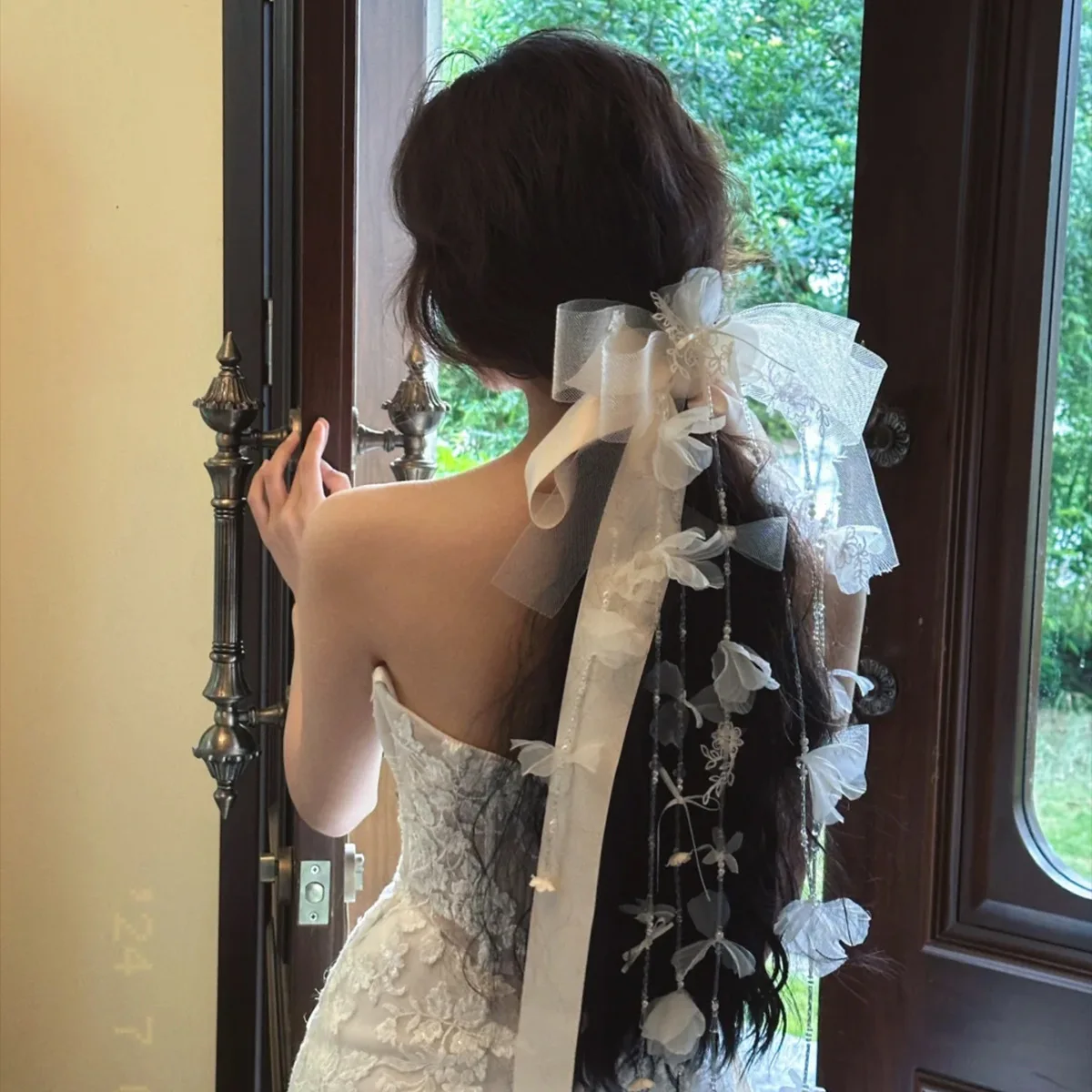 Super fairy bride's wedding headpiece, bow, tassel, hair clip, headpiece at the back of the head, wedding dress accessories
Super fairy bride's wedding headpiece, bow, tassel, hair clip, headpiece at the back of the head, wedding dress accessories