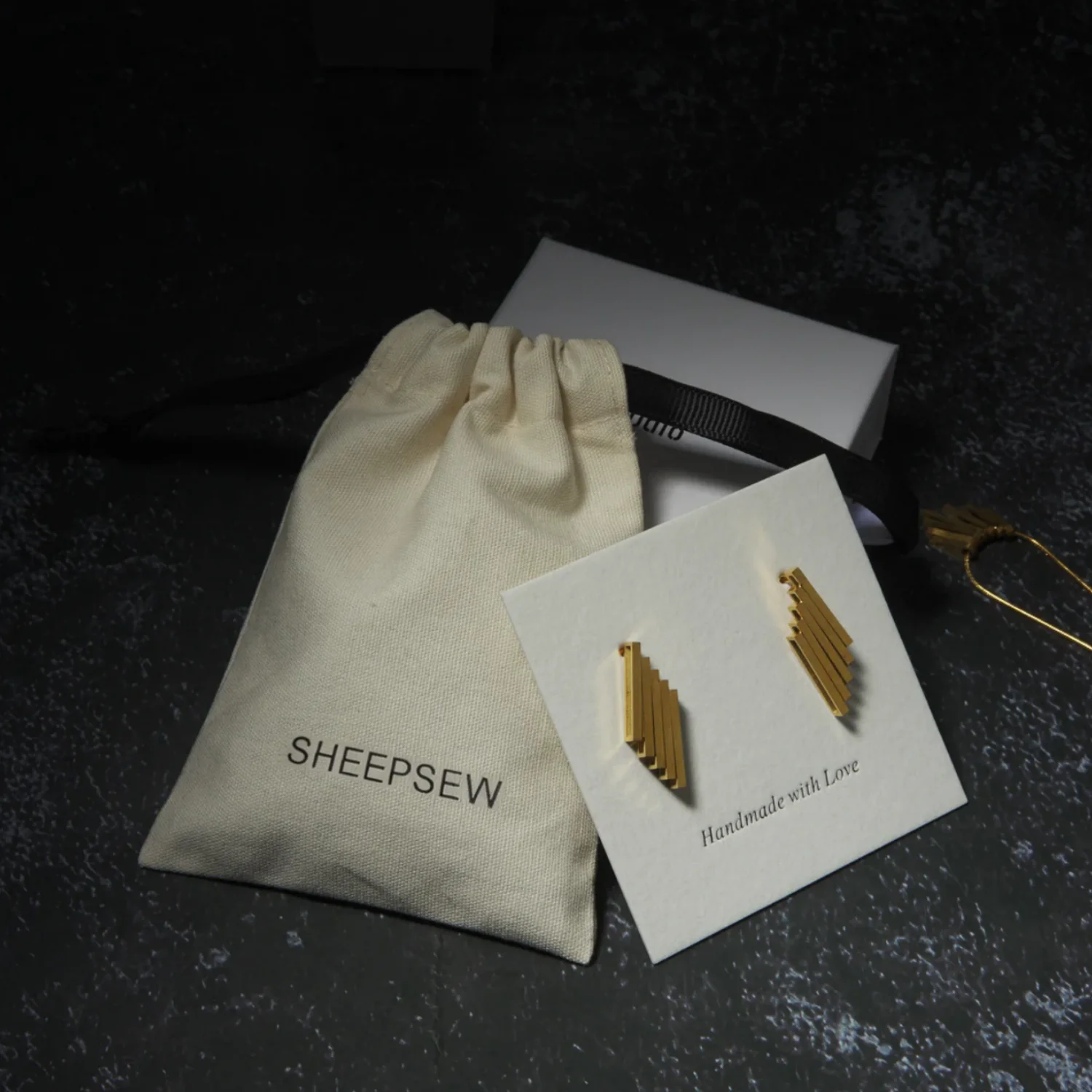 Персонализированная фиолетовая шкатулка для драгоценностей из 20 шт. с мешочком из микрофибры: набор упаковки с логотипом
Персонализированная фиолетовая шкатулка для драгоценностей из 20 шт. с мешочком из микрофибры: набор упаковки с логотипом