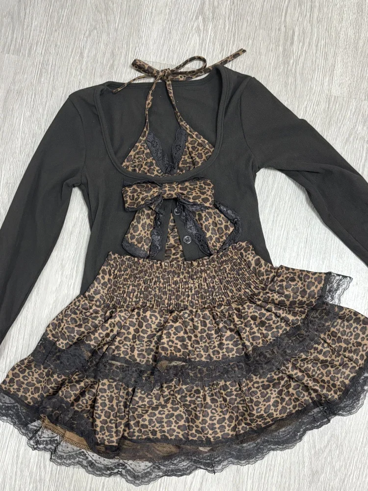 2025 Women Fake Two Piece Tops + Lace Cake Skirt New Sexy Leopard Print Skirt Suit Set Japanese Y2k Bow Sets 2000s sjuu3
2025 Women Fake Two Piece Tops + Lace Cake Skirt New Sexy Leopard Print Skirt Suit Set Japanese Y2k Bow Sets 2000s sjuu3