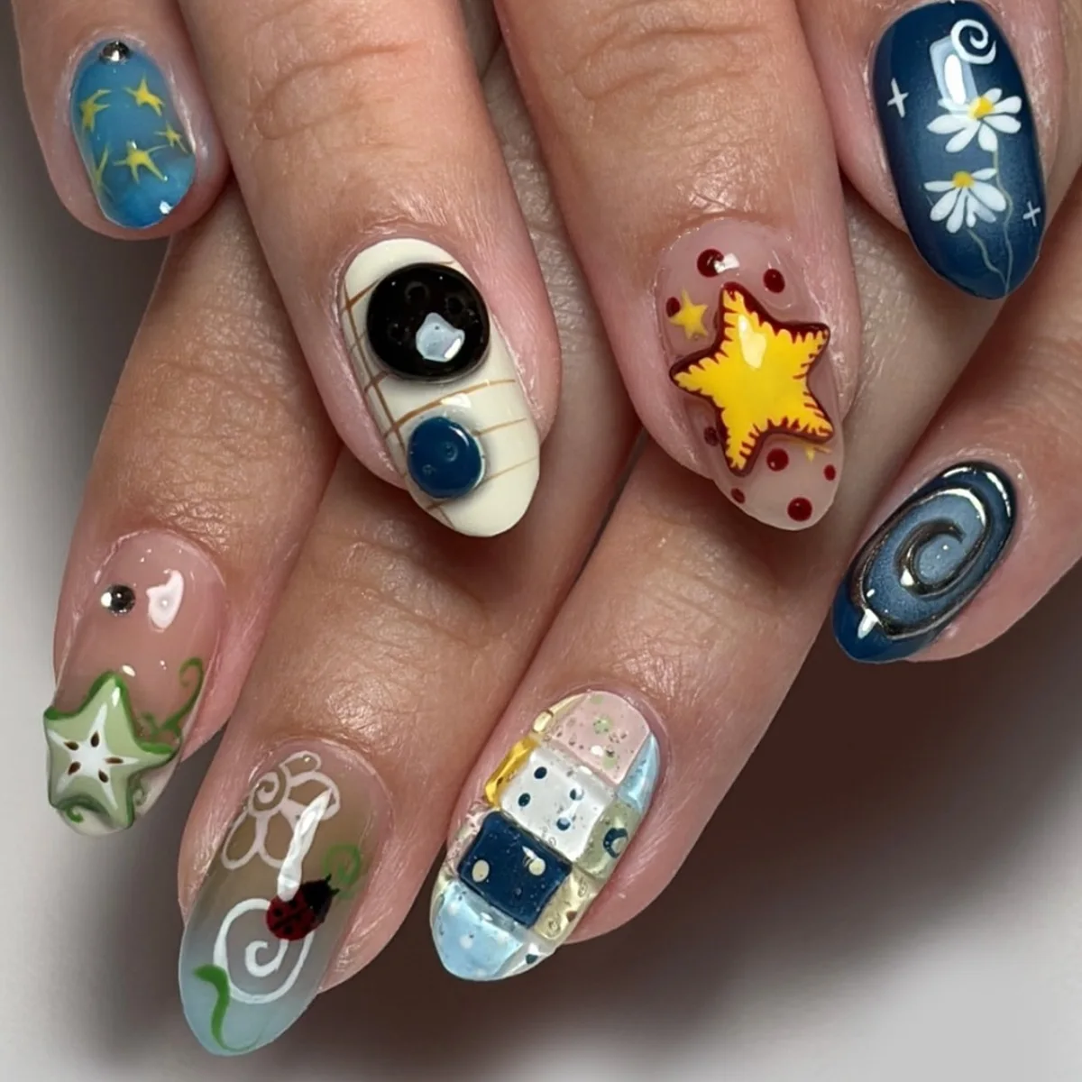24pcs 3D Button Ladybug Press on Nail Star Daisy Grid Print Fake Nail Short Almond Nude Blue False Nails for Women Nail Art
24pcs 3D Button Ladybug Press on Nail Star Daisy Grid Print Fake Nail Short Almond Nude Blue False Nails for Women Nail Art