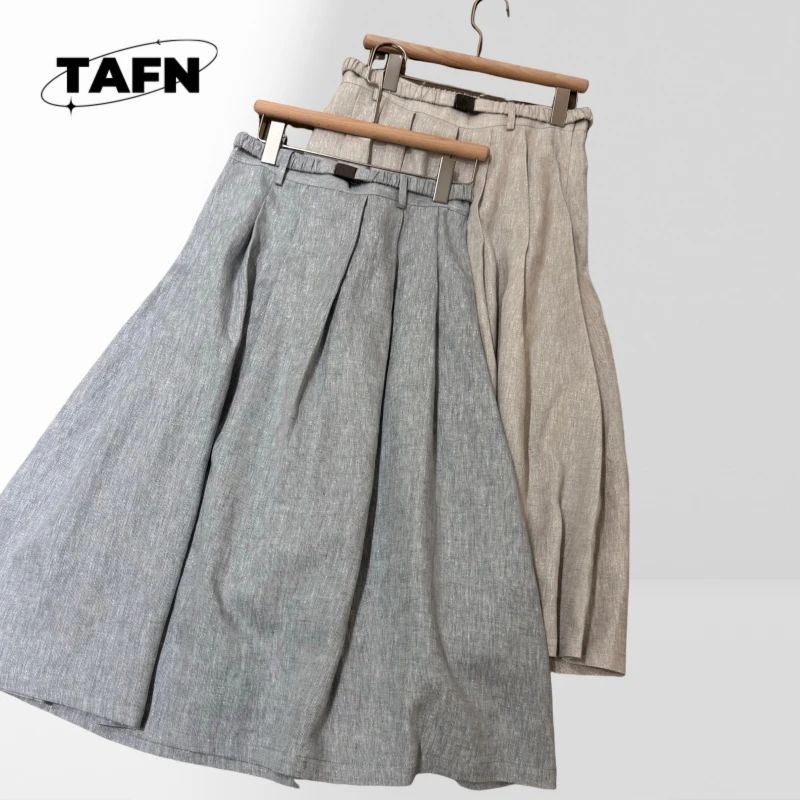Simple and Comfortable Temperament High Street Fashionable All-Matching Floral Midi Skirt for Women – Design for Summer AF2025
Simple and Comfortable Temperament High Street Fashionable All-Matching Floral Midi Skirt for Women – Design for Summer AF2025