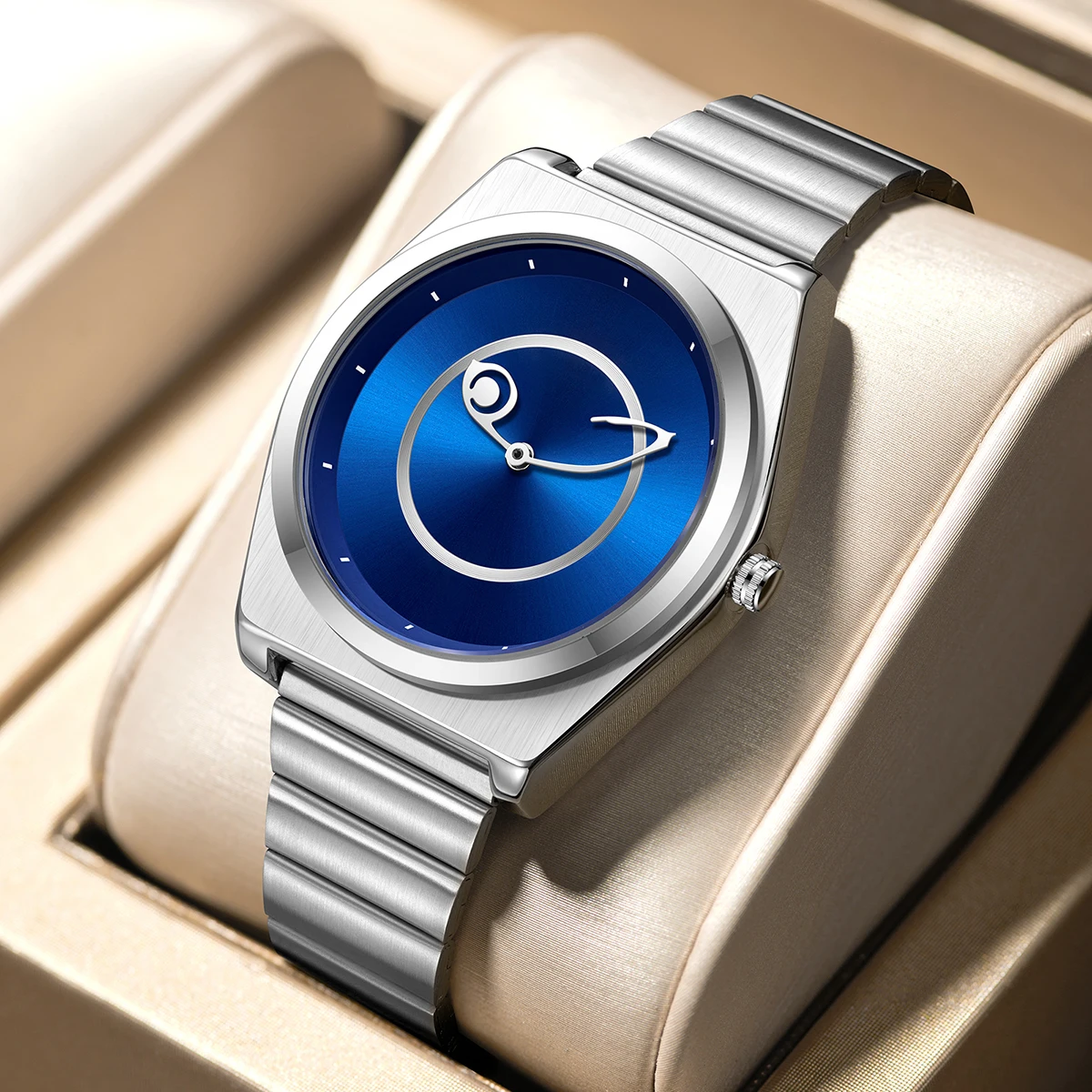 Men's quartz watch, God's Eye logo stainless steel strap, unique trendy hip-hop niche design, water-resistant, luminous, fashion
Men's quartz watch, God's Eye logo stainless steel strap, unique trendy hip-hop niche design, water-resistant, luminous, fashion