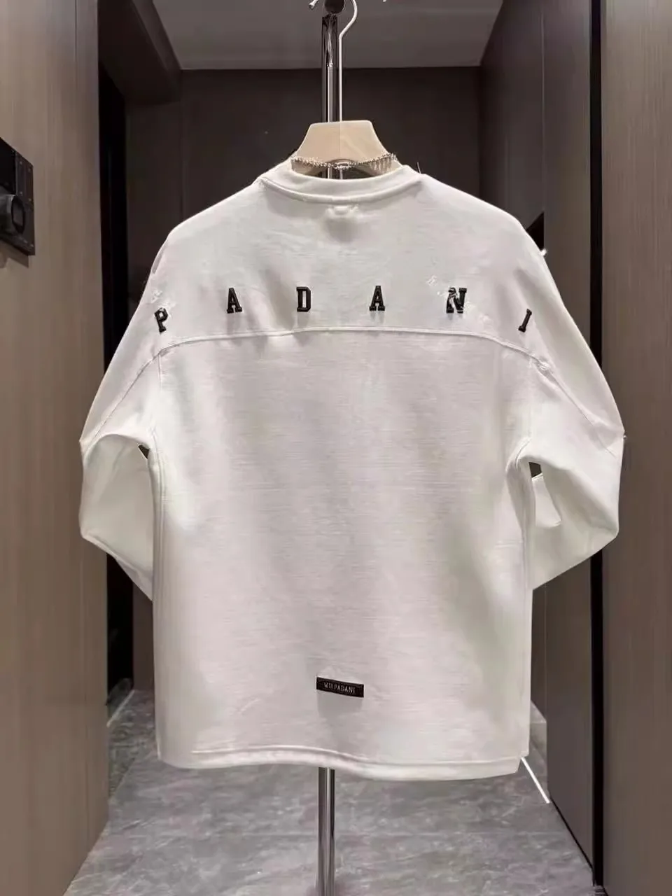 Men's Long Sve Letter Print Sweatirt Autumn New Sle Korean Version Loose Fit Bot Split Faion Top Base irt
Men's Long Sve Letter Print Sweatirt Autumn New Sle Korean Version Loose Fit Bot Split Faion Top Base irt